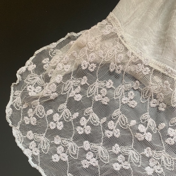 Chic Light Gray Lace-Detailed Flowy Vest - Picture 4 of 4